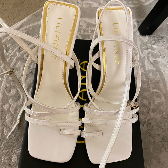 Trendy white strappy heel - Picture 4 of 4